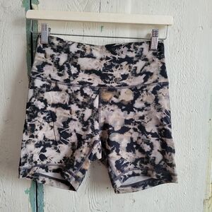Size 8 Lululemon biker short